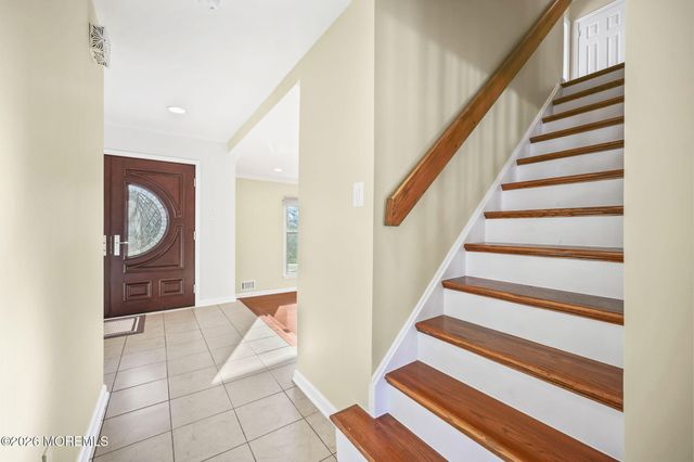 27 Meadow Lane, Marlboro, NJ 07746