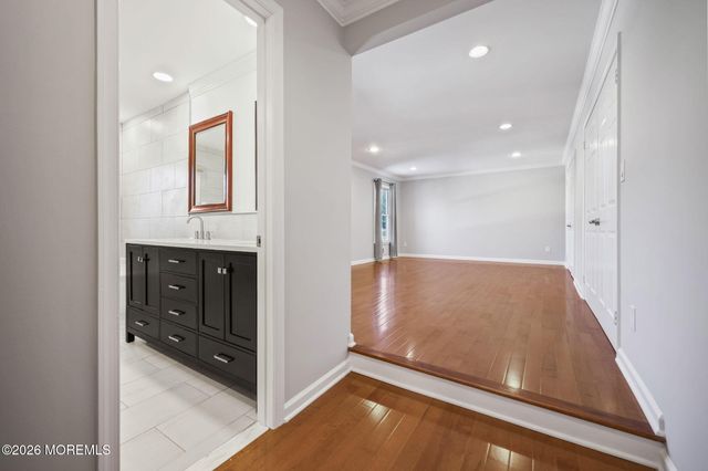 27 Meadow Lane, Marlboro, NJ 07746