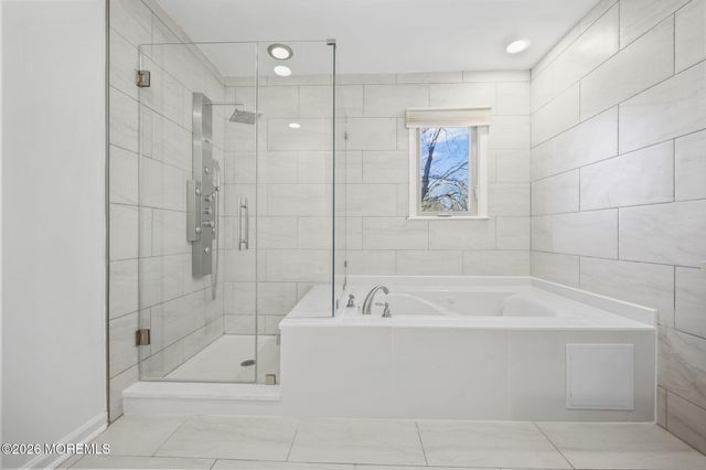 27 Meadow Lane, Marlboro, NJ 07746