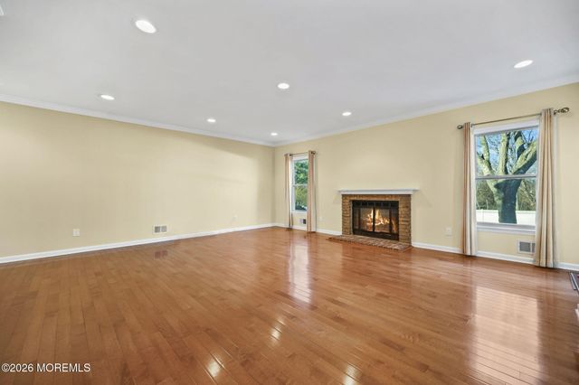 27 Meadow Lane, Marlboro, NJ 07746