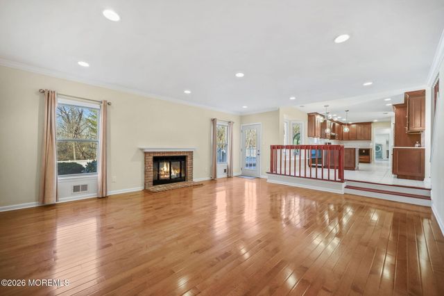 27 Meadow Lane, Marlboro, NJ 07746