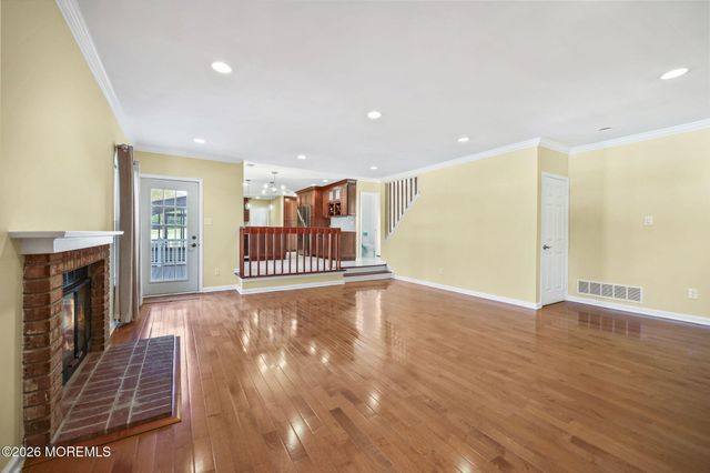 27 Meadow Lane, Marlboro, NJ 07746
