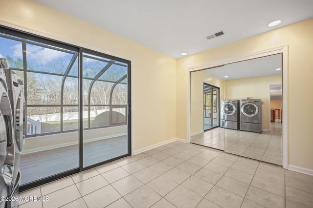 27 Meadow Lane, Marlboro, NJ 07746