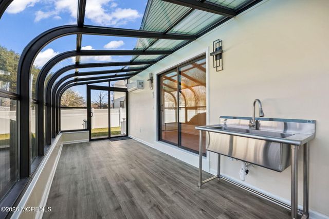 27 Meadow Lane, Marlboro, NJ 07746