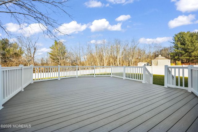 27 Meadow Lane, Marlboro, NJ 07746