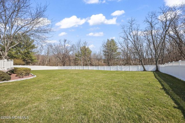 27 Meadow Lane, Marlboro, NJ 07746