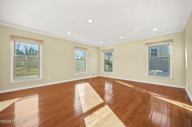 27 Meadow Lane, Marlboro, NJ 07746