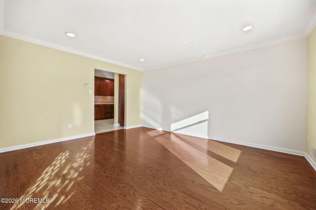 27 Meadow Lane, Marlboro, NJ 07746