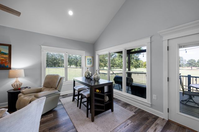 256 Fairway Villa Ln, Decaturville, TN 38329