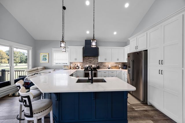 256 Fairway Villa Ln, Decaturville, TN 38329