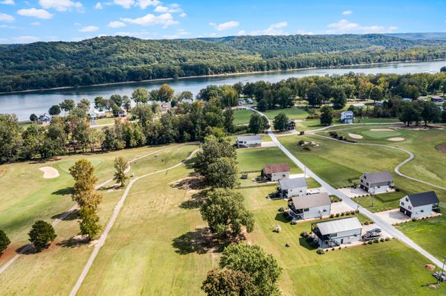 256 Fairway Villa Ln, Decaturville, TN 38329