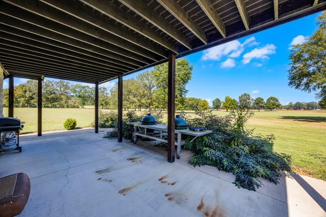 256 Fairway Villa Ln, Decaturville, TN 38329