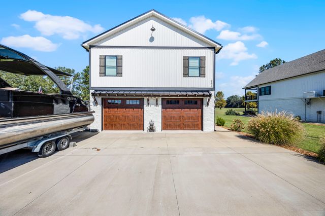 256 Fairway Villa Ln, Decaturville, TN 38329