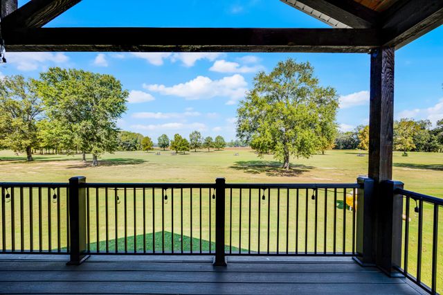 256 Fairway Villa Ln, Decaturville, TN 38329
