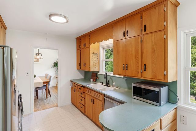 987 Chippewa Avenue, Mendota Heights, MN 55118