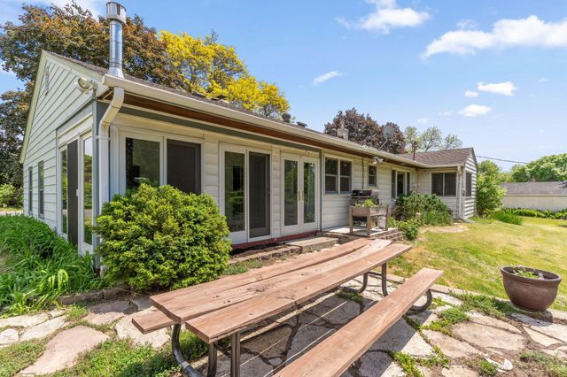 987 Chippewa Avenue, Mendota Heights, MN 55118