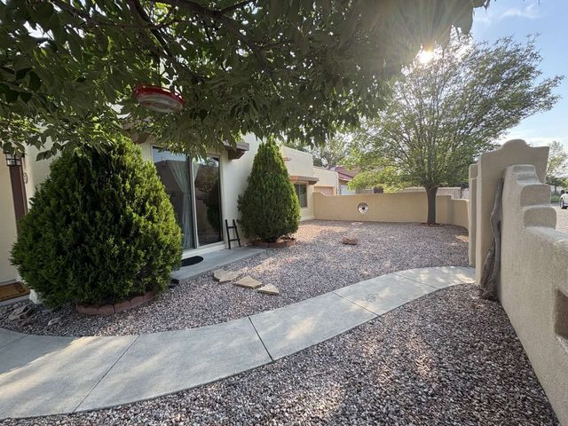 4349 Vuelta Dorado, Santa Fe, NM 87507