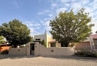 4349 Vuelta Dorado, Santa Fe, NM 87507