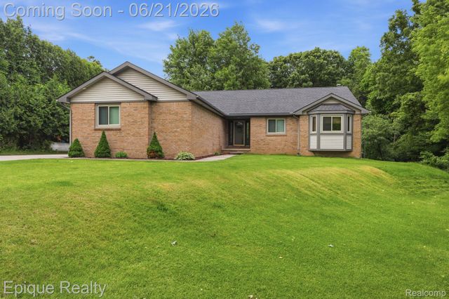 2348 Rochester Road, Addison Township, MI 48367