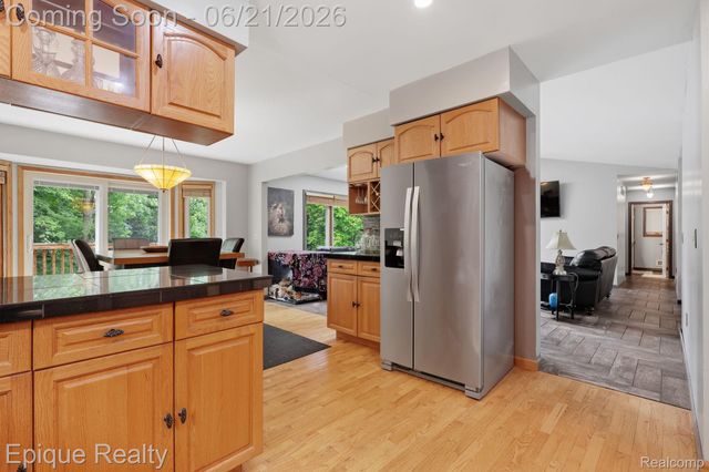 2348 Rochester Road, Addison Township, MI 48367