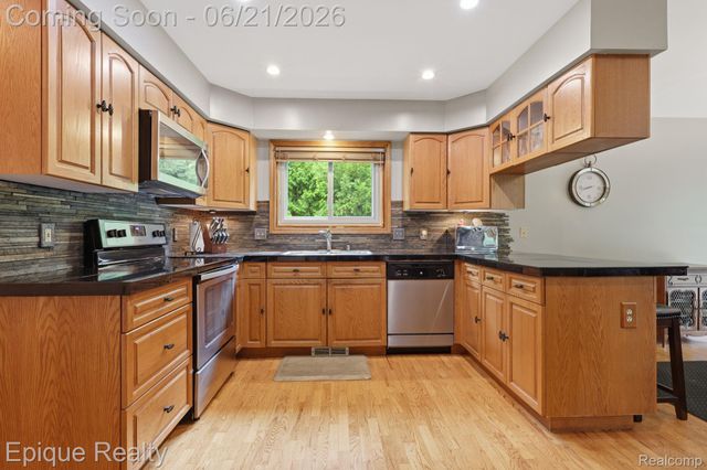 2348 Rochester Road, Addison Township, MI 48367