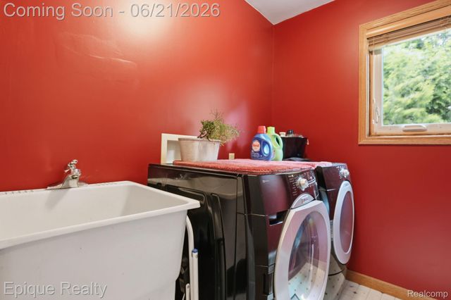 2348 Rochester Road, Addison Township, MI 48367