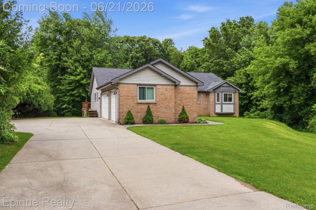 2348 Rochester Road, Addison Township, MI 48367