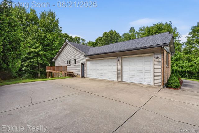 2348 Rochester Road, Addison Township, MI 48367