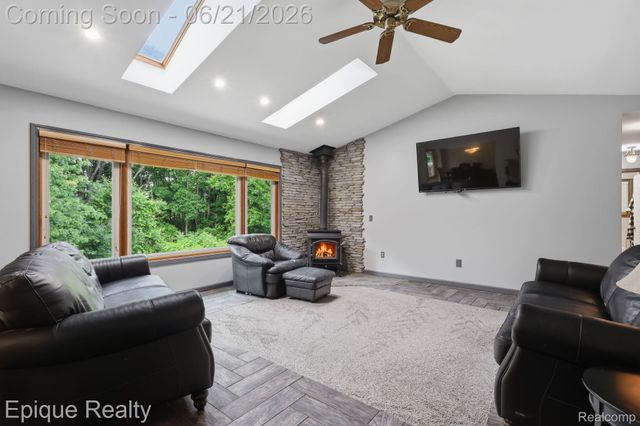 2348 Rochester Road, Addison Township, MI 48367