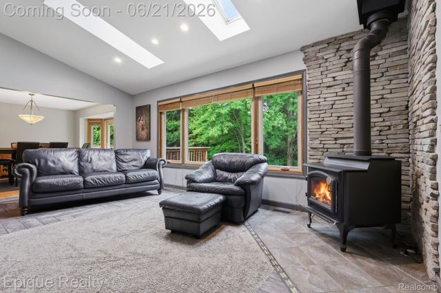 2348 Rochester Road, Addison Township, MI 48367
