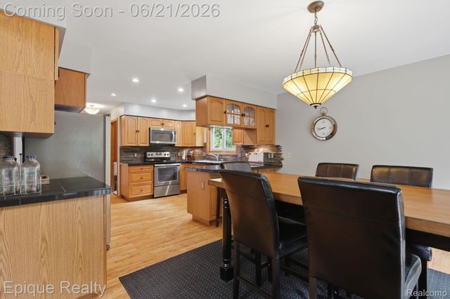 2348 Rochester Road, Addison Township, MI 48367