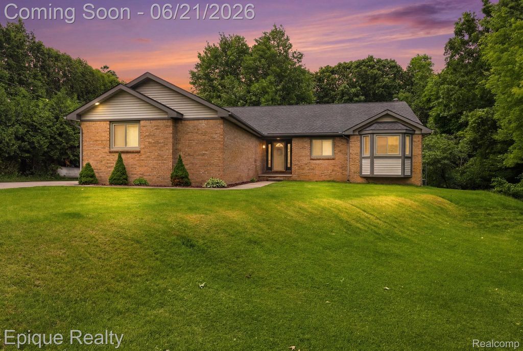 2348 Rochester Road, Addison Township, MI 48367
