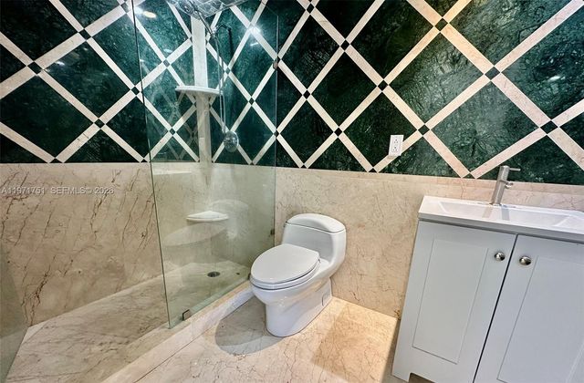 1880 S Ocean Dr 402, Hallandale Beach, FL 33009