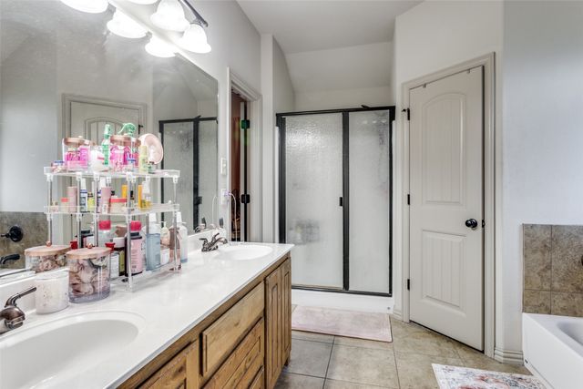 1245 Newcastle Drive, Weatherford, TX 76086