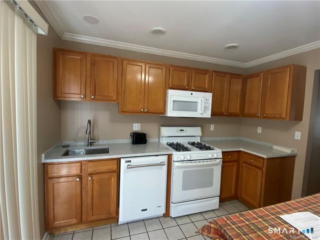 11 Mannions Lane APT 11, Danbury, CT 06810
