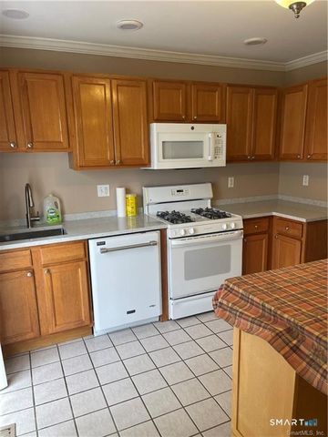 11 Mannions Lane APT 11, Danbury, CT 06810