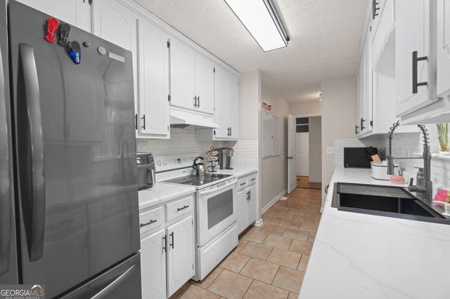 173 Southridge Drive, Locust Grove, GA 30248
