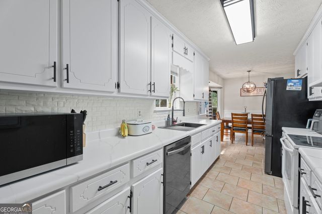173 Southridge Drive, Locust Grove, GA 30248