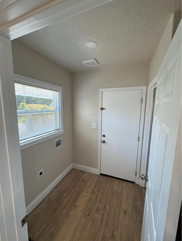 Image 12 of property listing at 2338 Lotus Avenue, Fresno, CA 93706