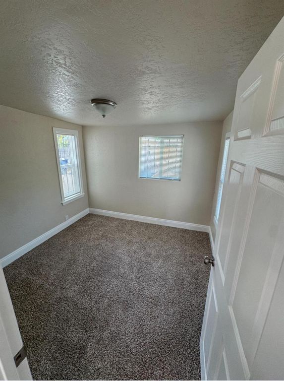 Image 18 of property listing at 2338 Lotus Avenue, Fresno, CA 93706