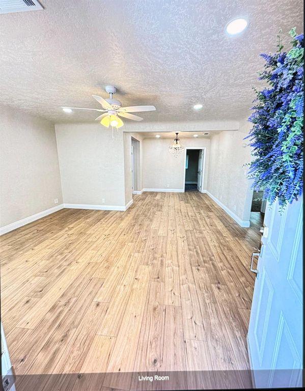 Image 7 of property listing at 2338 Lotus Avenue, Fresno, CA 93706