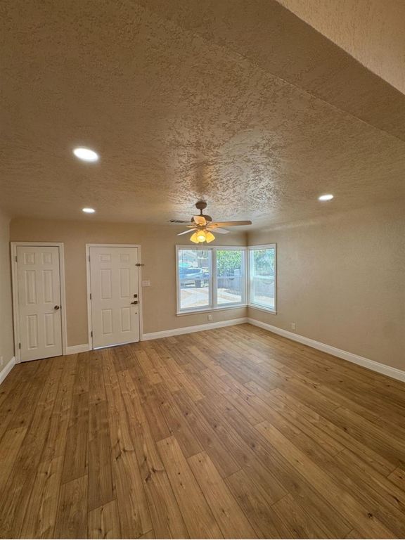 Image 9 of property listing at 2338 Lotus Avenue, Fresno, CA 93706