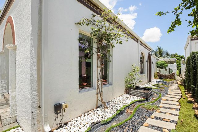 6590 Fountains Circle, Lake Worth, FL 33467