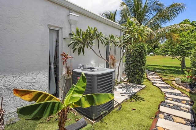 6590 Fountains Circle, Lake Worth, FL 33467