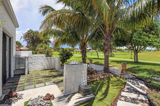 6590 Fountains Circle, Lake Worth, FL 33467