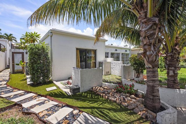 6590 Fountains Circle, Lake Worth, FL 33467