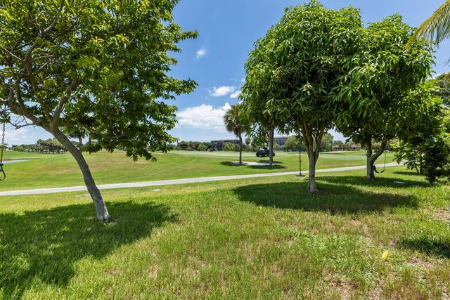 6590 Fountains Circle, Lake Worth, FL 33467