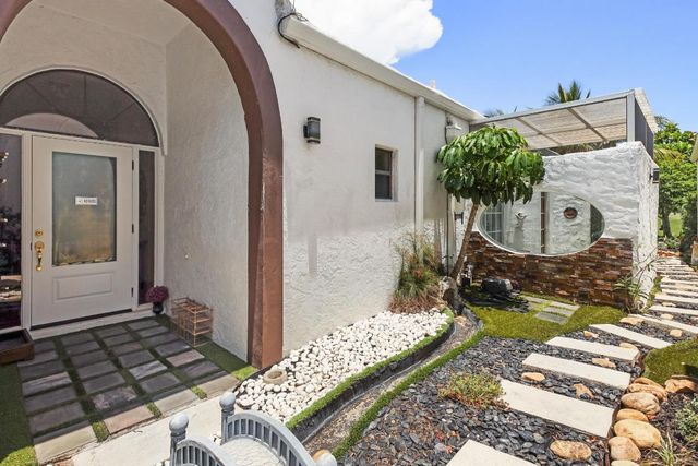 6590 Fountains Circle, Lake Worth, FL 33467