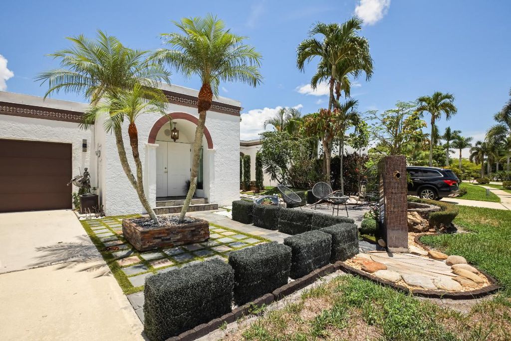 6590 Fountains Circle, Lake Worth, FL 33467