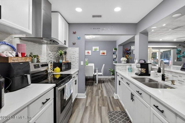 5656 FARGO Drive N, Jacksonville, FL 32207